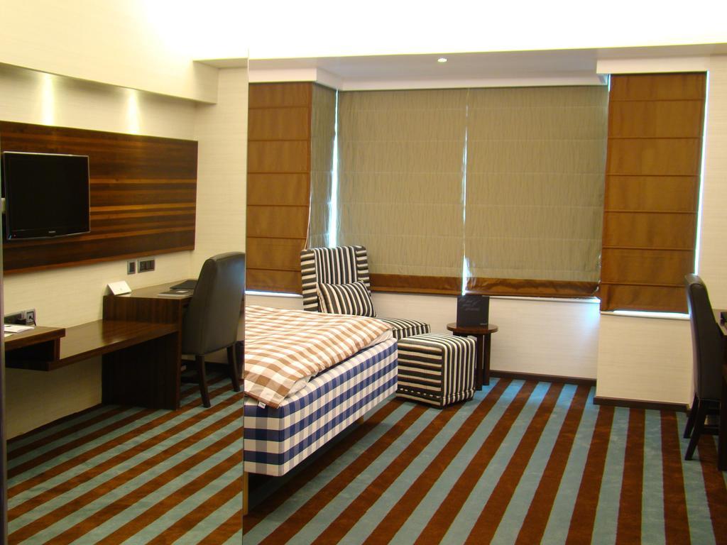 The Madison Hotell New Delhi Exteriör bild
