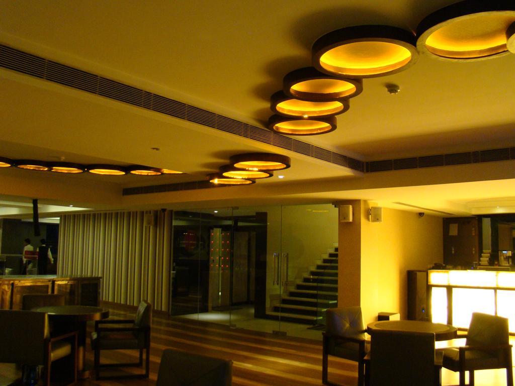 The Madison Hotell New Delhi Exteriör bild