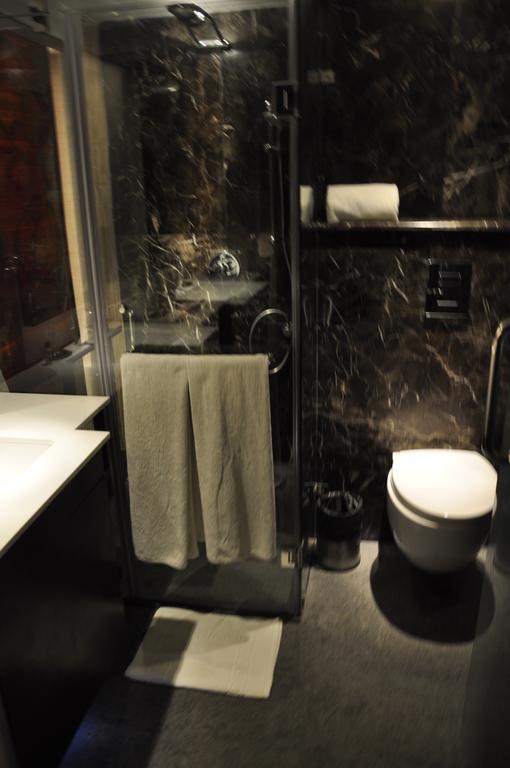 The Madison Hotell New Delhi Rum bild