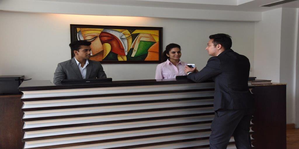 The Madison Hotell New Delhi Exteriör bild