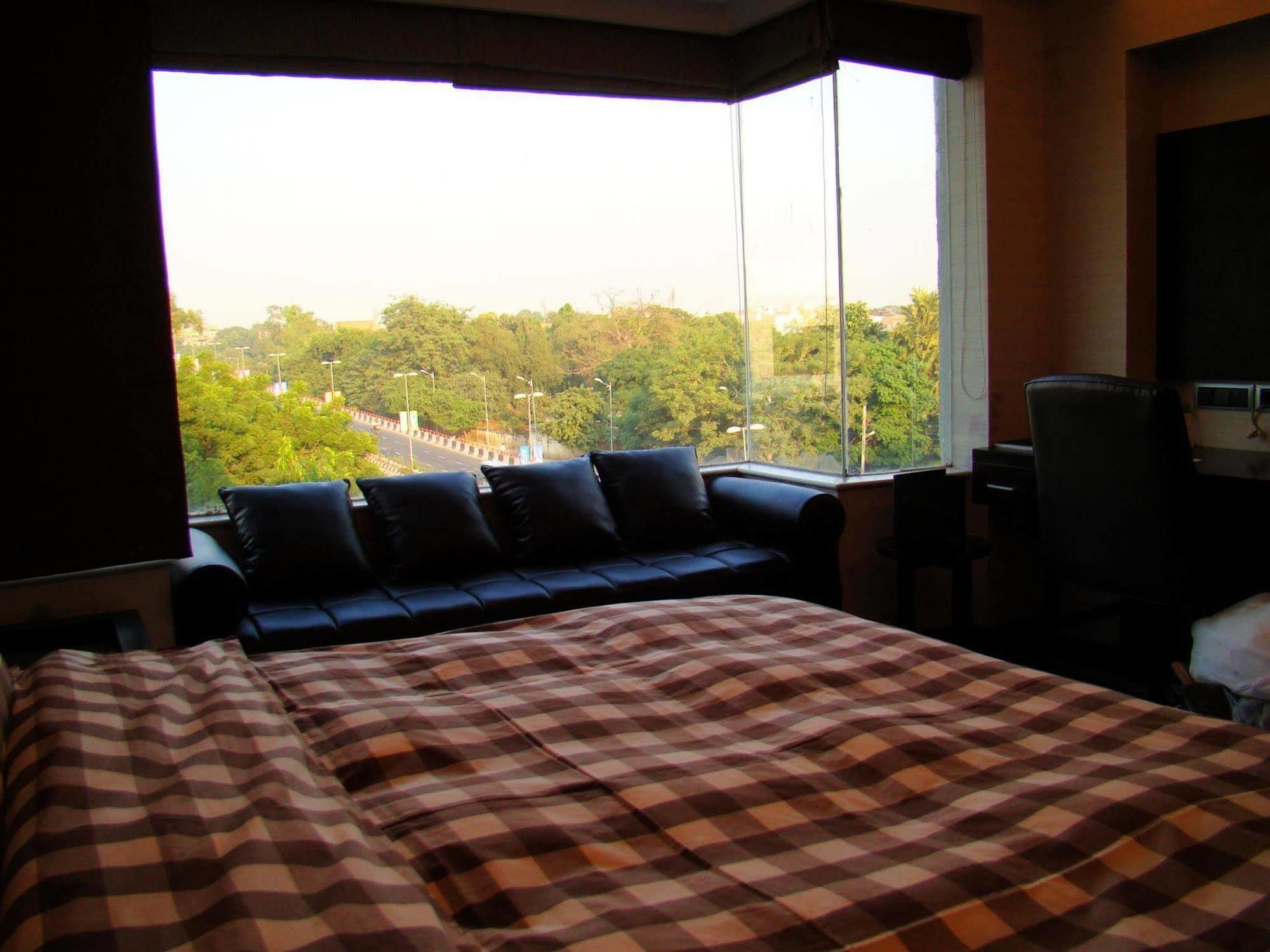 The Madison Hotell New Delhi Exteriör bild
